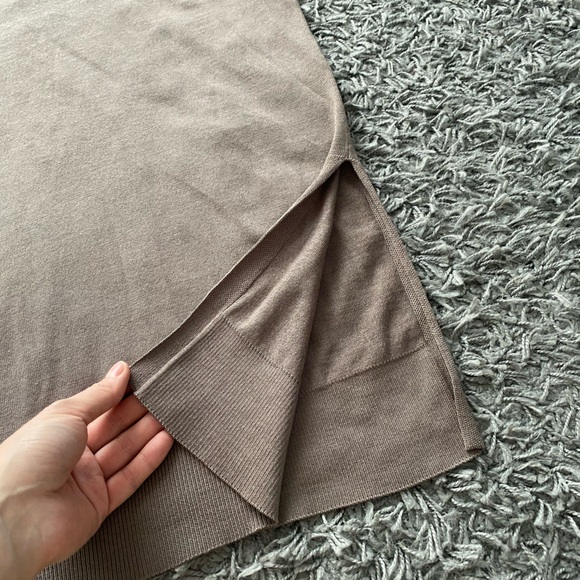 Uniqlo Wool Tunic Sweater - Picture 4 of 7